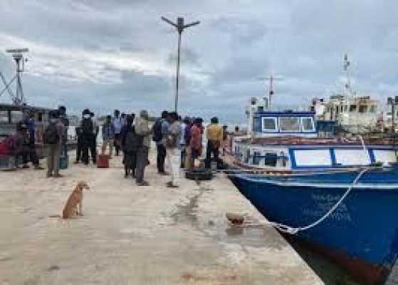 நெடுந்தீவு – குறிகாட்டுவான் இடையே : அம்புலன்ஸ் படகு சேவையை முன்னெடுக்குமாறும் கோரிக்கை - ஆளுநர் 